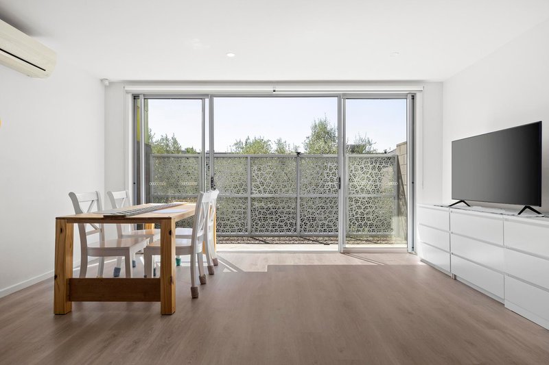 Photo - 97 Nickson Street, Bundoora VIC 3083 - Image 2