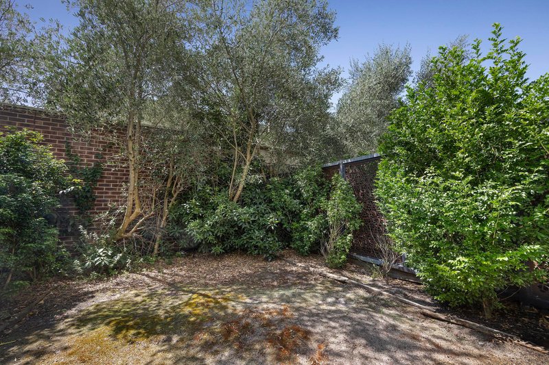 Photo - 97 Nickson Street, Bundoora VIC 3083 - Image 9