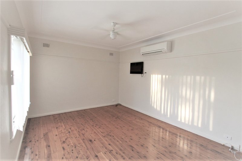 Photo - 97 Penrose Crescent, South Penrith NSW 2750 - Image 2