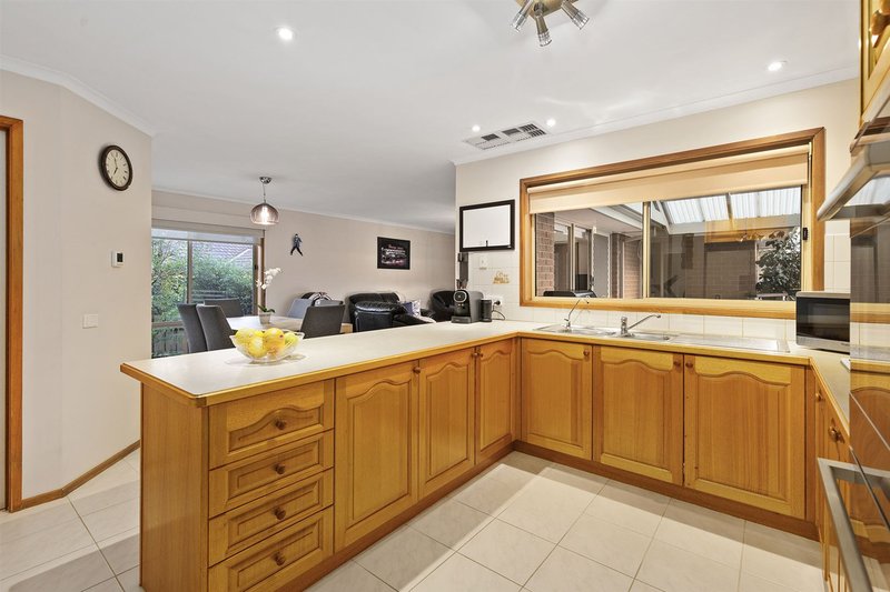 Photo - 97 Pitfield Crescent, Rowville VIC 3178 - Image 6