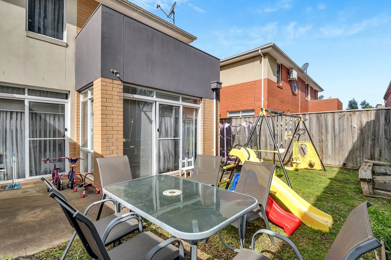 Photo - 97 Ravenhill Boulevard, Roxburgh Park VIC 3064 - Image 16