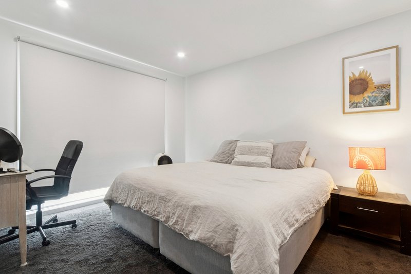 Photo - 97 Rosemary Crescent, Frankston North VIC 3200 - Image 4
