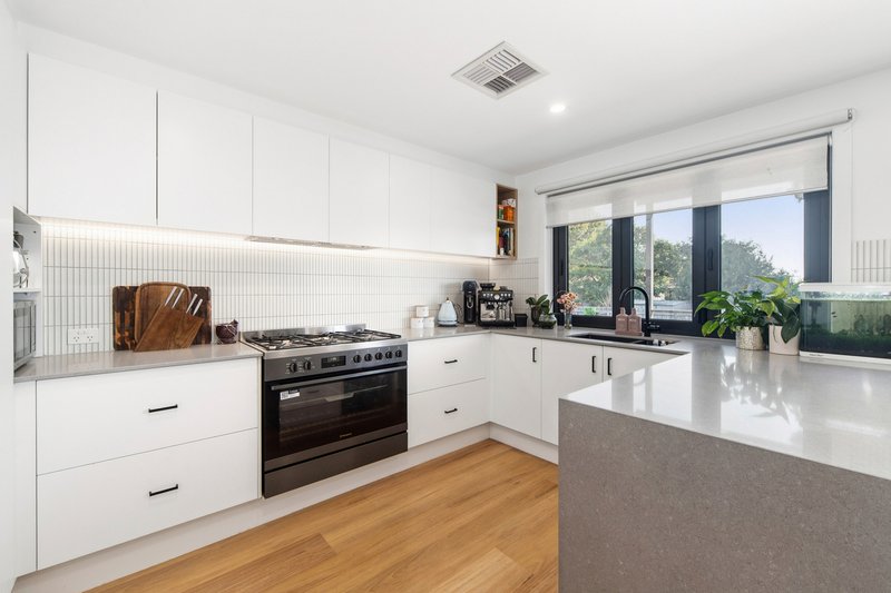 Photo - 97 Rosemary Crescent, Frankston North VIC 3200 - Image 9