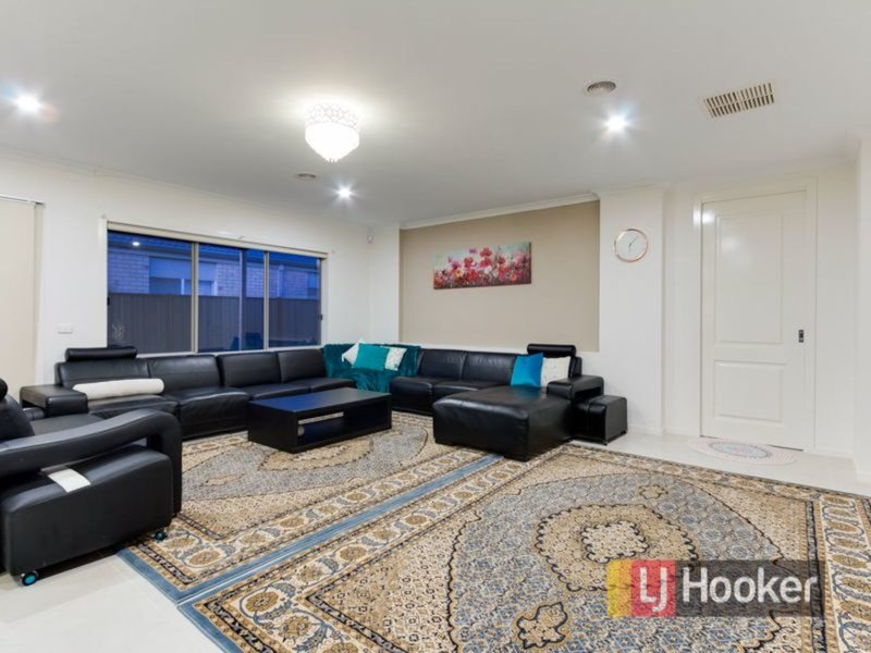 Photo - 97 Selandra Boulevard, Clyde North VIC 3978 - Image 8