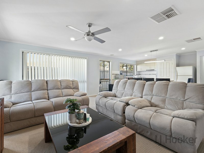 Photo - 9/7 Syme Road, Pakenham VIC 3810 - Image 2