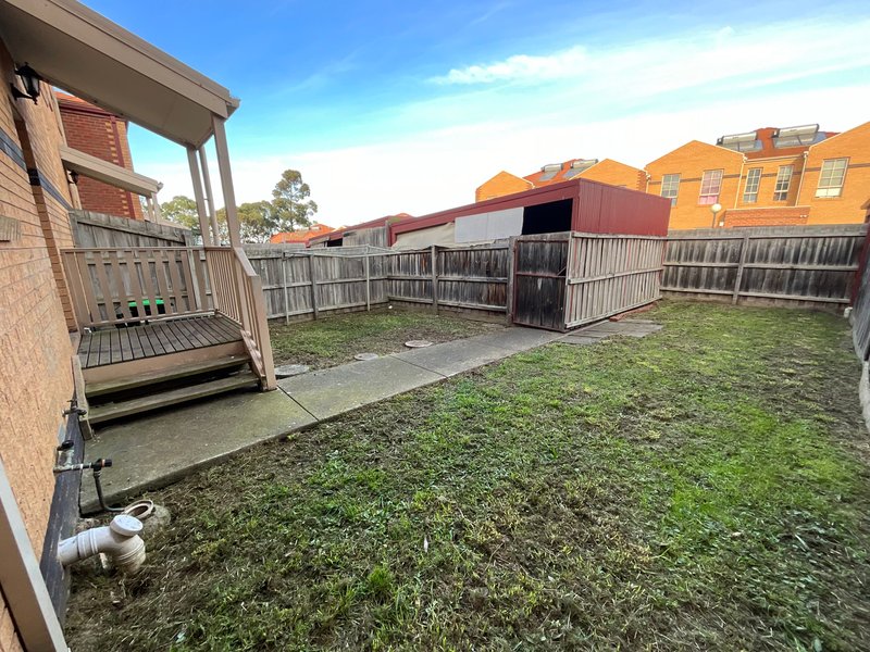 Photo - 9/7 Whiltshire Drive, Roxburgh Park VIC 3064 - Image 7