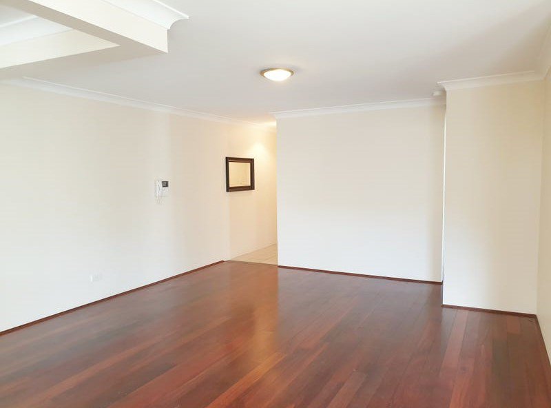 Photo - 9/71 Queens Road, Hurstville NSW 2220 - Image 2