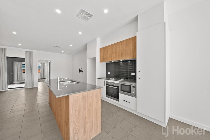 Photo - 97/1 Rowland Rees Crescent, Greenway ACT 2900 - Image 6