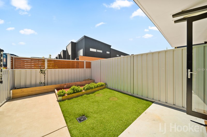 Photo - 97/1 Rowland Rees Crescent, Greenway ACT 2900 - Image 15