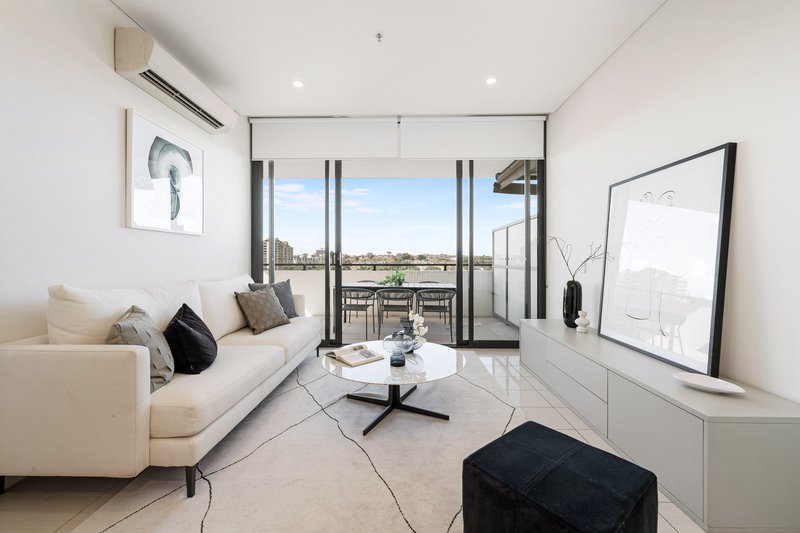 Photo - 975/2 Cooper Place, Zetland NSW 2017 - Image 1