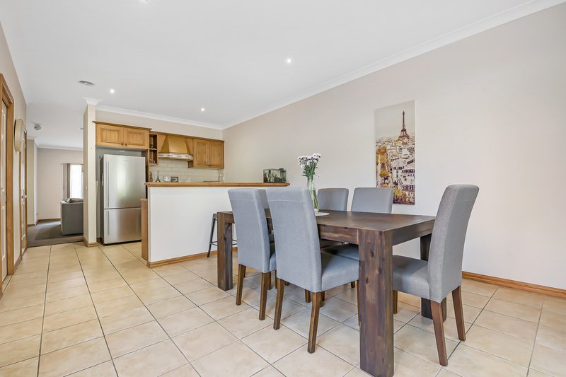 Photo - 9/8-13 Adelaide Close, Berwick VIC 3806 - Image 5