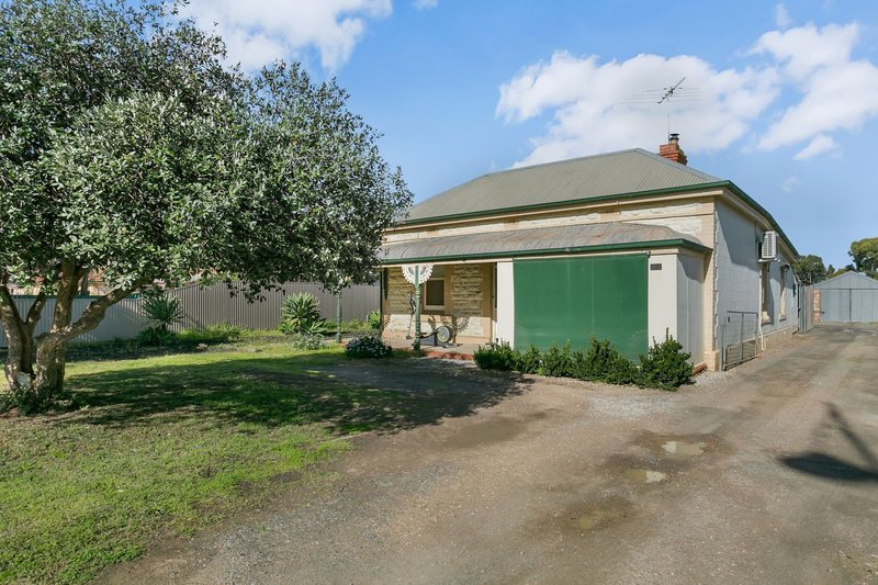 Photo - 98 Adelaide Road, Murray Bridge SA 5253 - Image 4