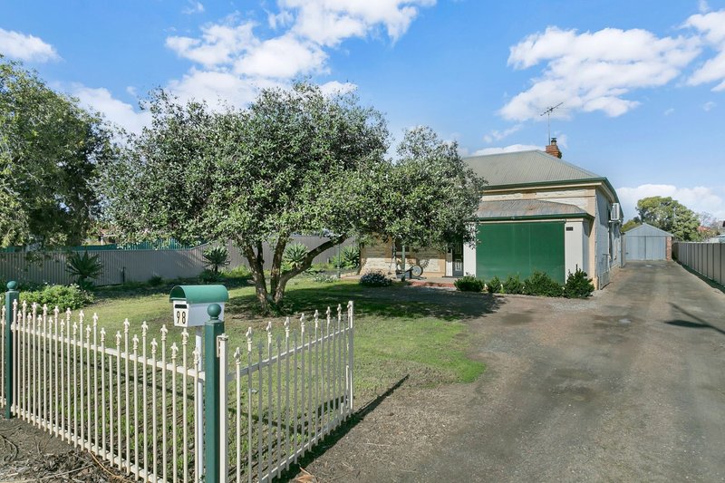 Photo - 98 Adelaide Road, Murray Bridge SA 5253 - Image 5