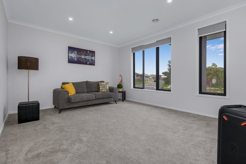 Photo - 98 Anniversary Avenue, Wyndham Vale VIC 3024 - Image 7