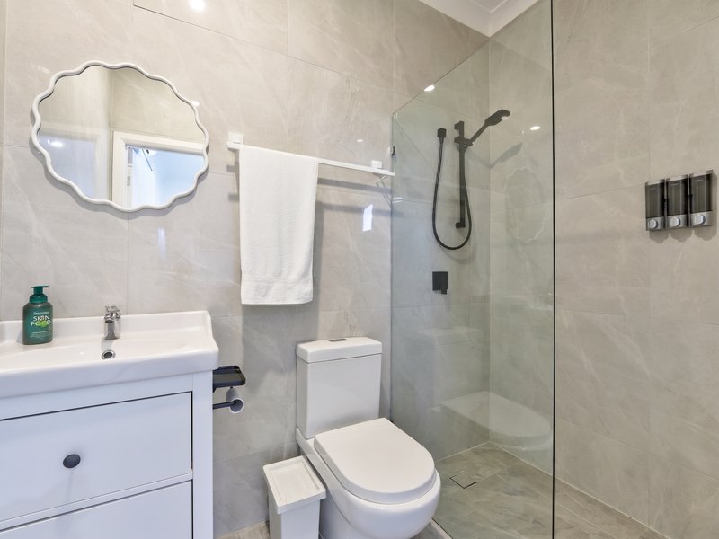Photo - 98 Ashmore Road, Bundall QLD 4217 - Image 13