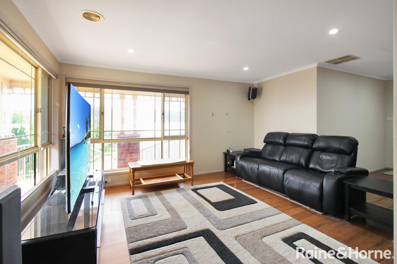 Photo - 98 Barracks Flat Drive, Karabar NSW 2620 - Image 3