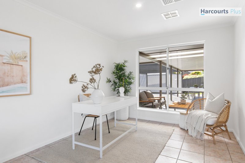 Photo - 98 Barramundi Drive, Hallett Cove SA 5158 - Image 4