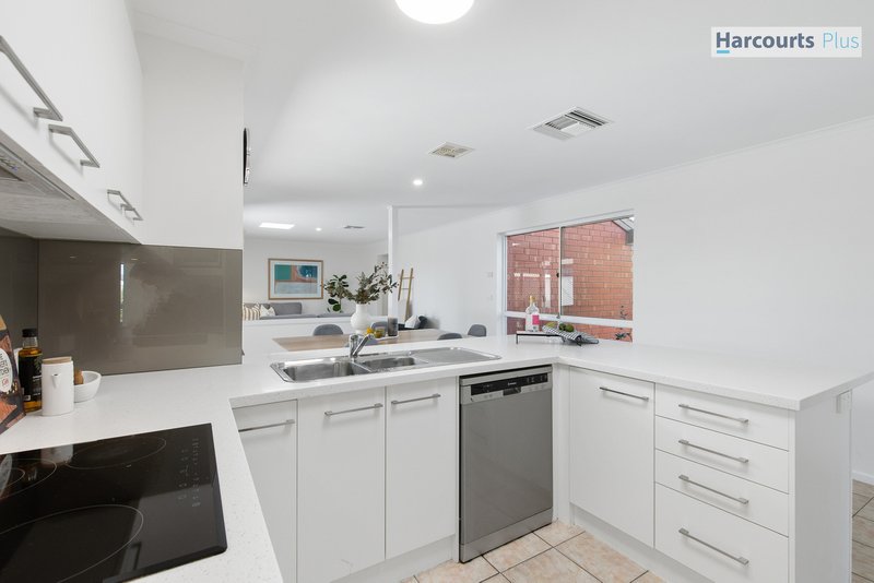 Photo - 98 Barramundi Drive, Hallett Cove SA 5158 - Image 6