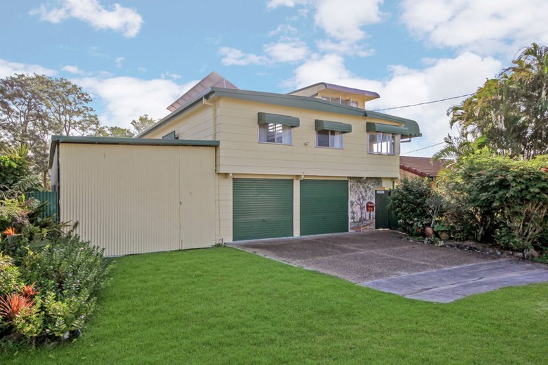 Photo - 98 Biggs Avenue, Beachmere QLD 4510 - Image 2