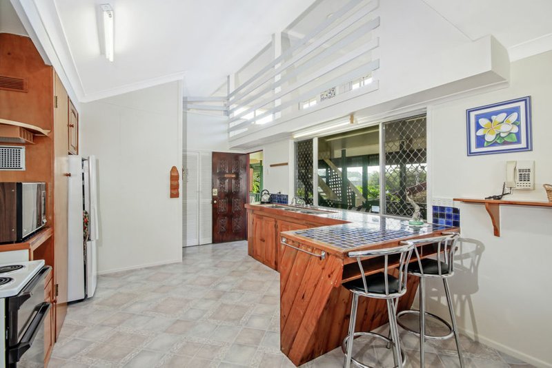 Photo - 98 Biggs Avenue, Beachmere QLD 4510 - Image 6