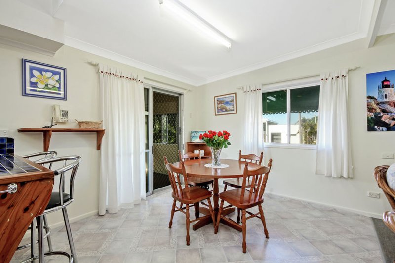 Photo - 98 Biggs Avenue, Beachmere QLD 4510 - Image 7