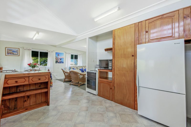 Photo - 98 Biggs Avenue, Beachmere QLD 4510 - Image 9