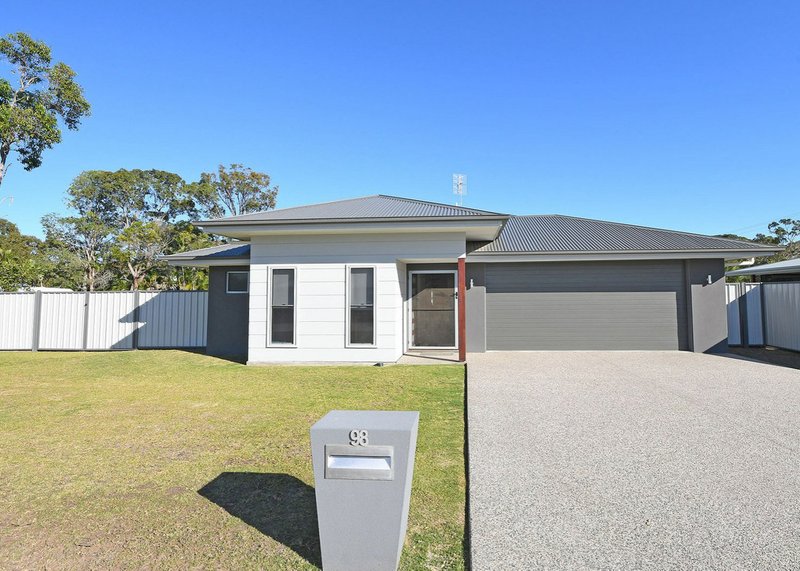 Photo - 98 Boundary Road, Urangan QLD 4655 - Image 1