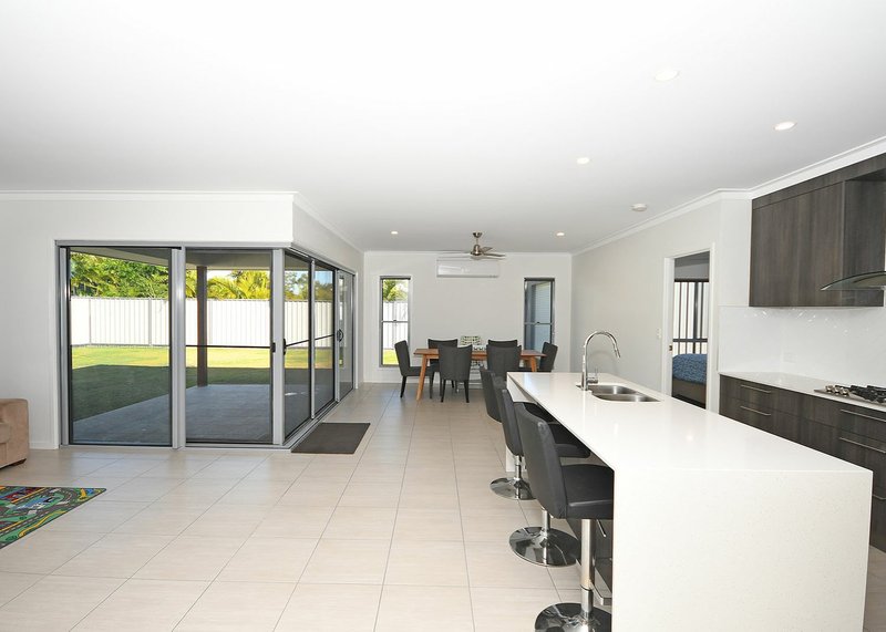 Photo - 98 Boundary Road, Urangan QLD 4655 - Image 4