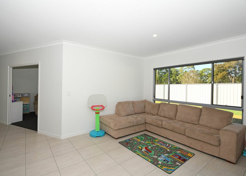 Photo - 98 Boundary Road, Urangan QLD 4655 - Image 6