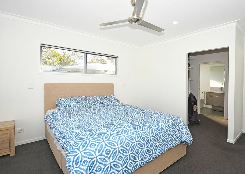 Photo - 98 Boundary Road, Urangan QLD 4655 - Image 11