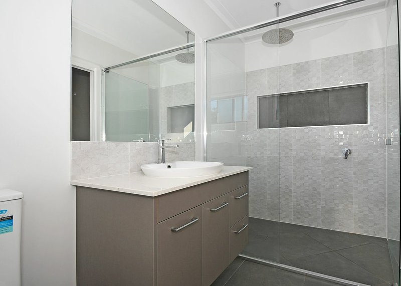 Photo - 98 Boundary Road, Urangan QLD 4655 - Image 12