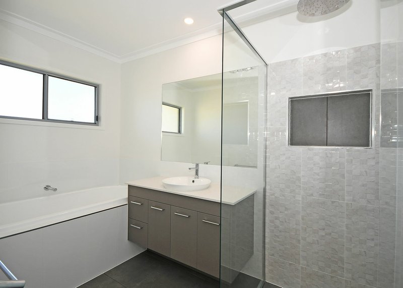 Photo - 98 Boundary Road, Urangan QLD 4655 - Image 16