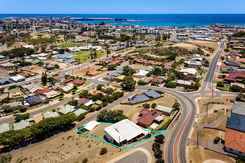 Photo - 98 Brede Street, Geraldton WA 6530 - Image 2