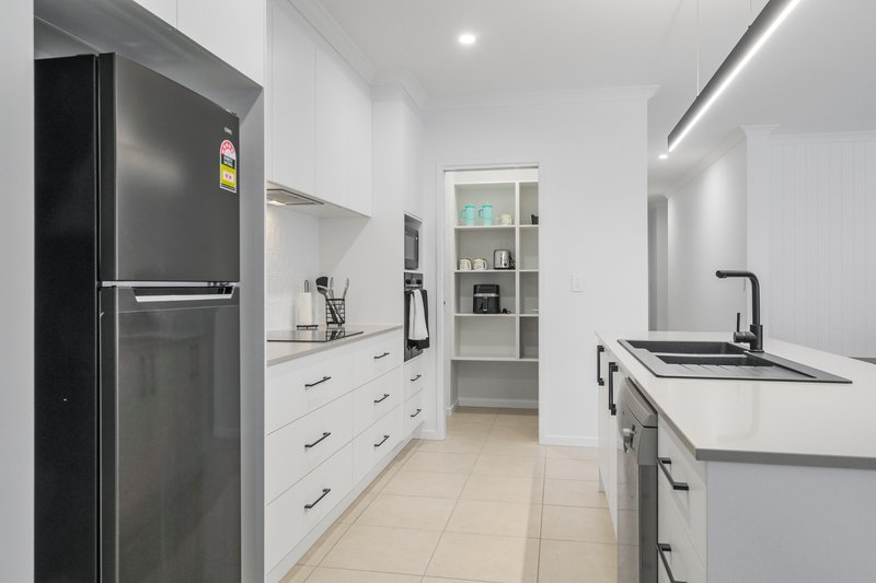 Photo - 98 Chervil Drive, Greenbank QLD 4124 - Image 4