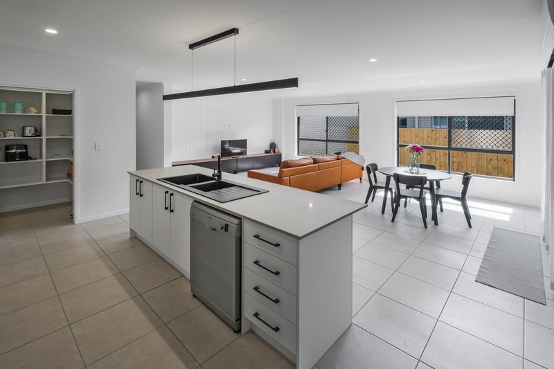 Photo - 98 Chervil Drive, Greenbank QLD 4124 - Image 5