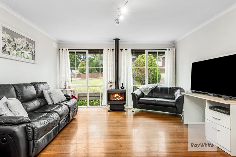 Photo - 98 Clarke Drive, Gladstone Park VIC 3043 - Image 5