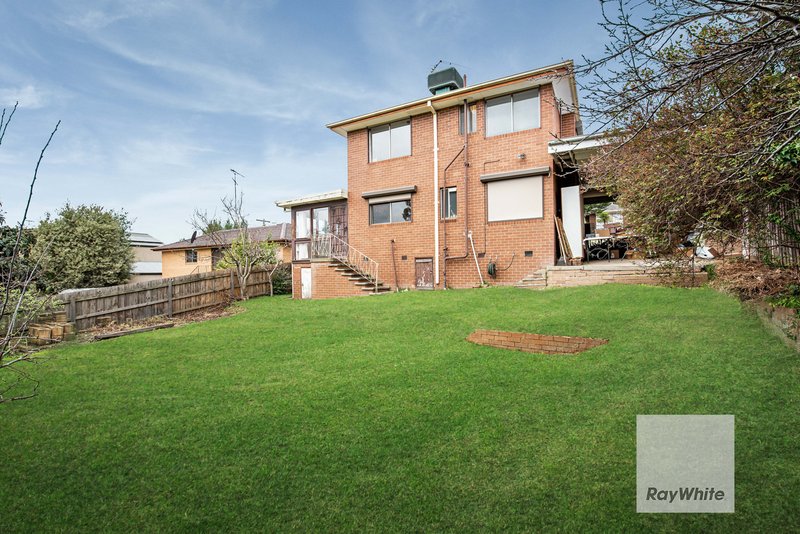 Photo - 98 Clarke Drive, Gladstone Park VIC 3043 - Image 15