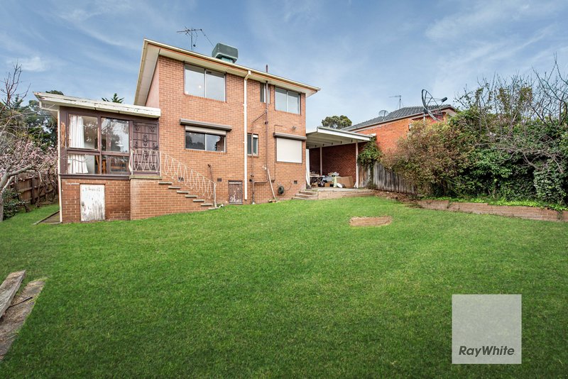 Photo - 98 Clarke Drive, Gladstone Park VIC 3043 - Image 16