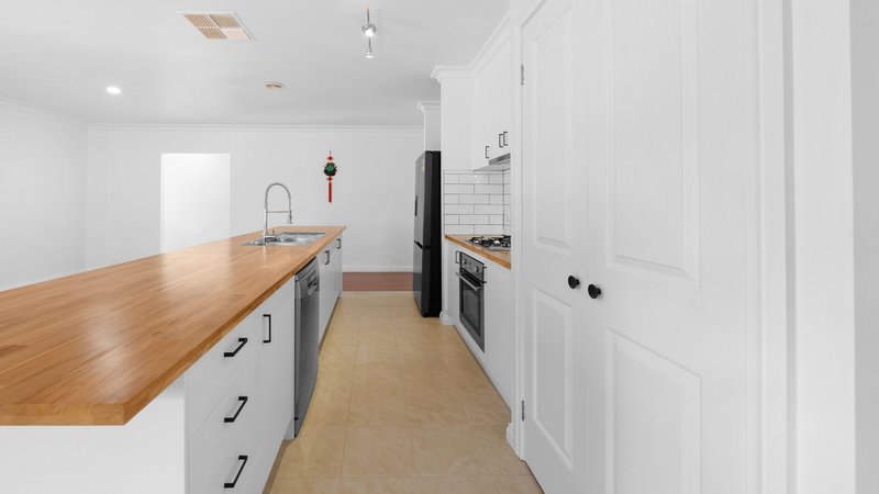 Photo - 98 Cottage Crescent, Kilmore VIC 3764 - Image 5