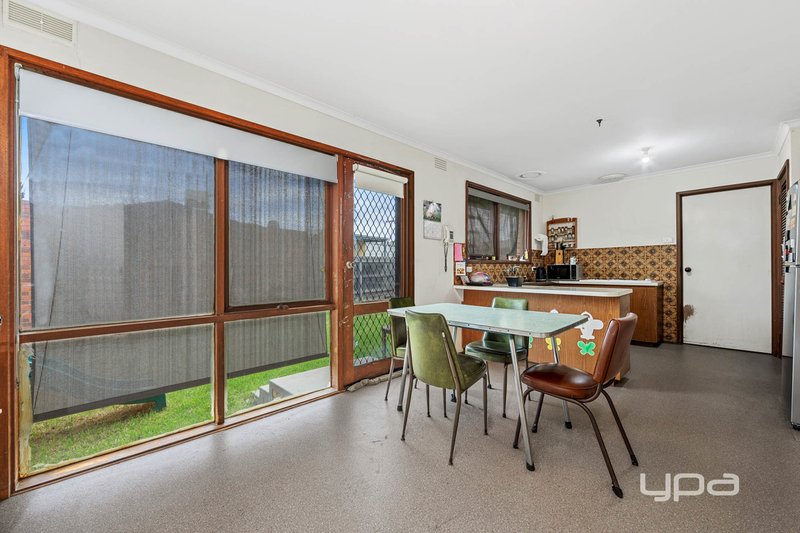 Photo - 98 Denton Avenue, St Albans VIC 3021 - Image 4