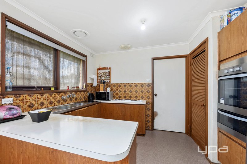 Photo - 98 Denton Avenue, St Albans VIC 3021 - Image 5