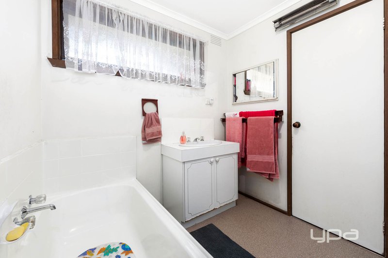 Photo - 98 Denton Avenue, St Albans VIC 3021 - Image 6