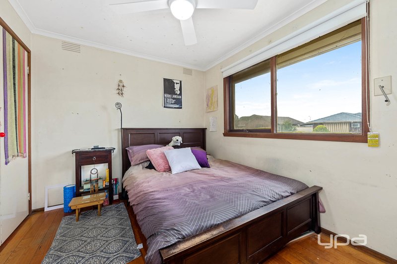 Photo - 98 Denton Avenue, St Albans VIC 3021 - Image 7