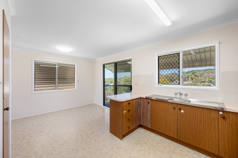 Photo - 98 Elizabeth Street, South Gladstone QLD 4680 - Image 3