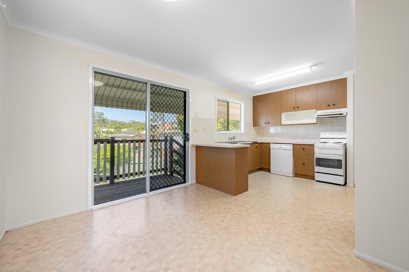 Photo - 98 Elizabeth Street, South Gladstone QLD 4680 - Image 4