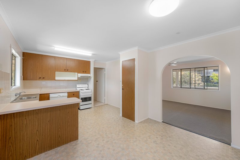 Photo - 98 Elizabeth Street, South Gladstone QLD 4680 - Image 5