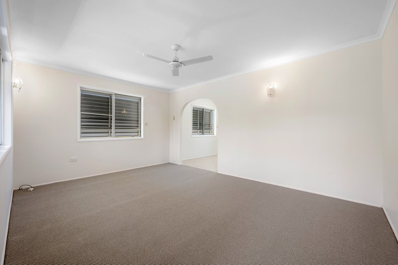 Photo - 98 Elizabeth Street, South Gladstone QLD 4680 - Image 6