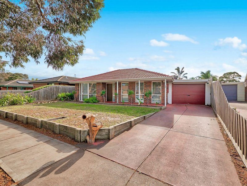 Photo - 98 Endeavour Drive, Cranbourne North VIC 3977 - Image 2