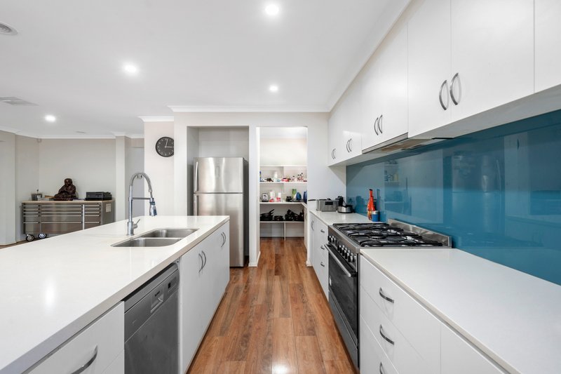 Photo - 98 Enterprise Circuit, Fraser Rise VIC 3336 - Image 3