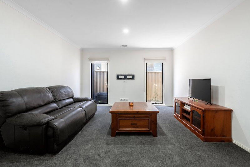 Photo - 98 Enterprise Circuit, Fraser Rise VIC 3336 - Image 8